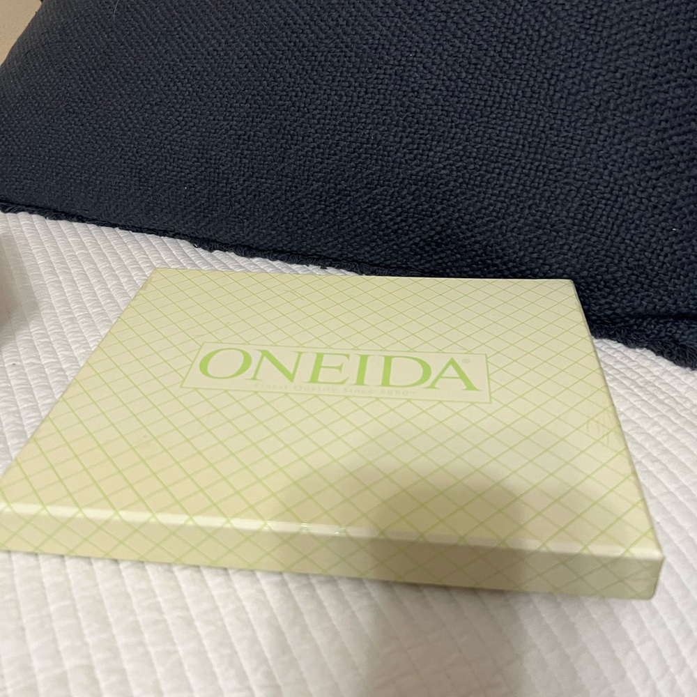 Oneida Light Green Geometric Box